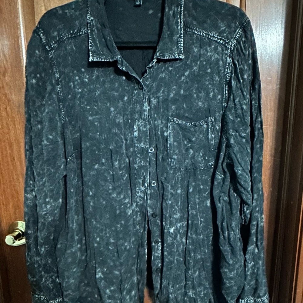 Torrid Lightweight‎ Button Down Top Black with Acid Wash Look Womens 2X